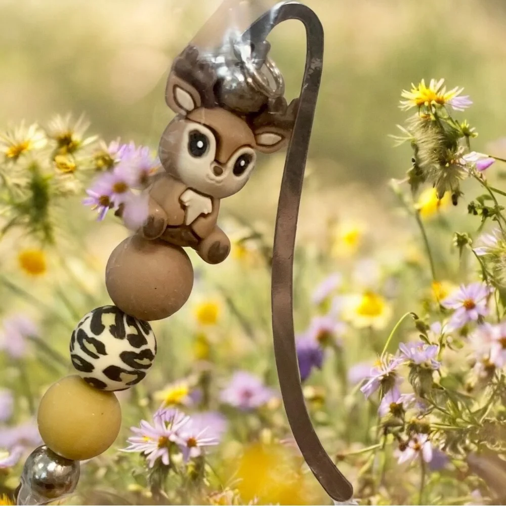 Adorable Deer Beaded Bookmark Design